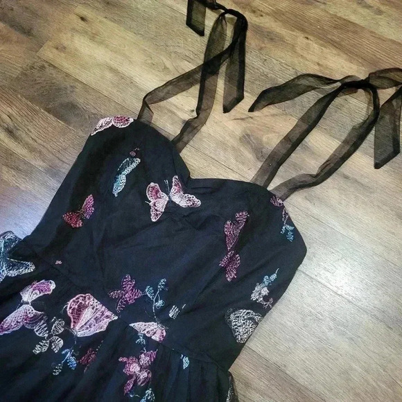 NWT Butterfly Embroidered Floral Tulle Dress Size Medium - Picture 5 of 13